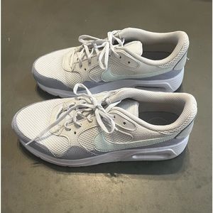 Nike women's platinum air max